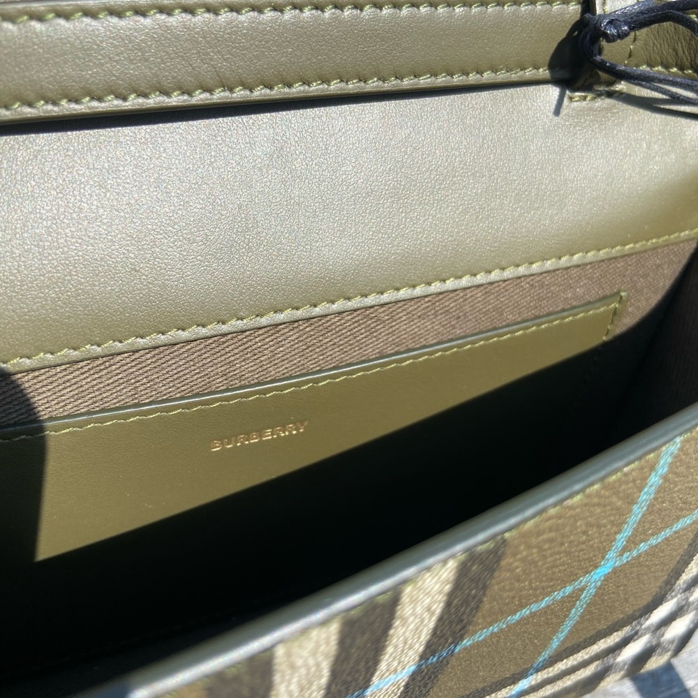 Burberry Hampshire Bag - Picture 10 of 15